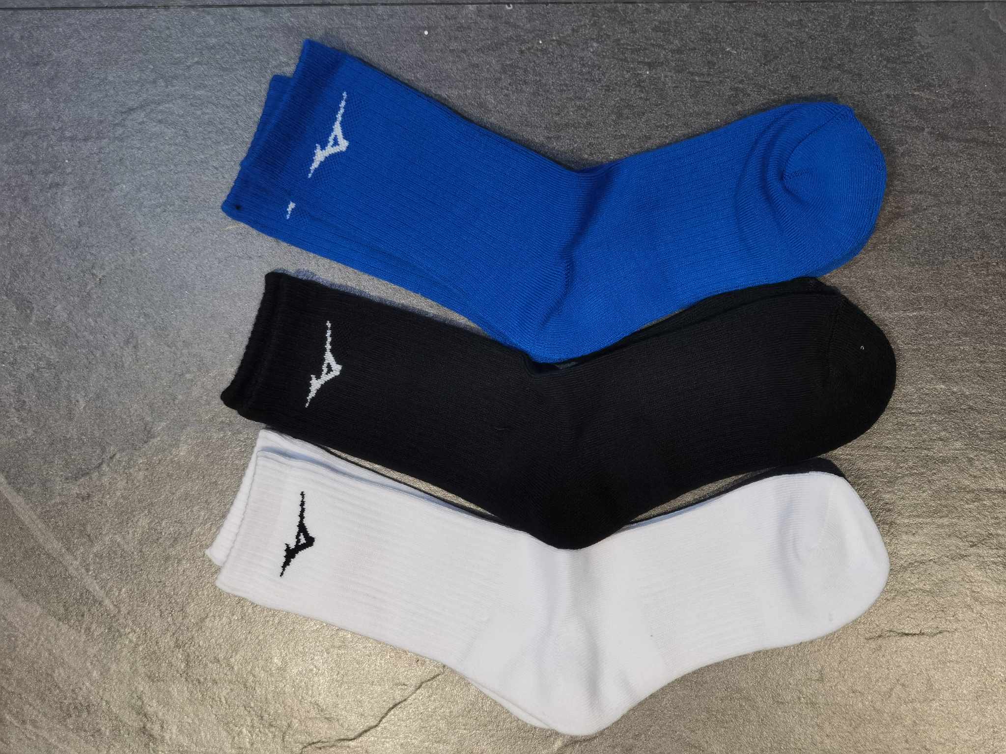 MIZUNO TRAINING SOCKS UNISEX White/Black/Mugen Blue Pack of 3prs